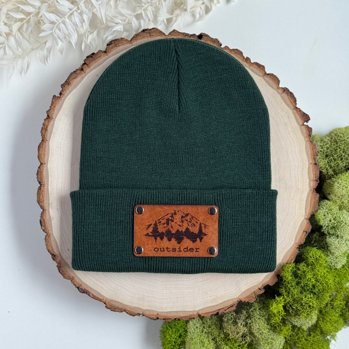 Outsider beanie with snap on/off leather patch