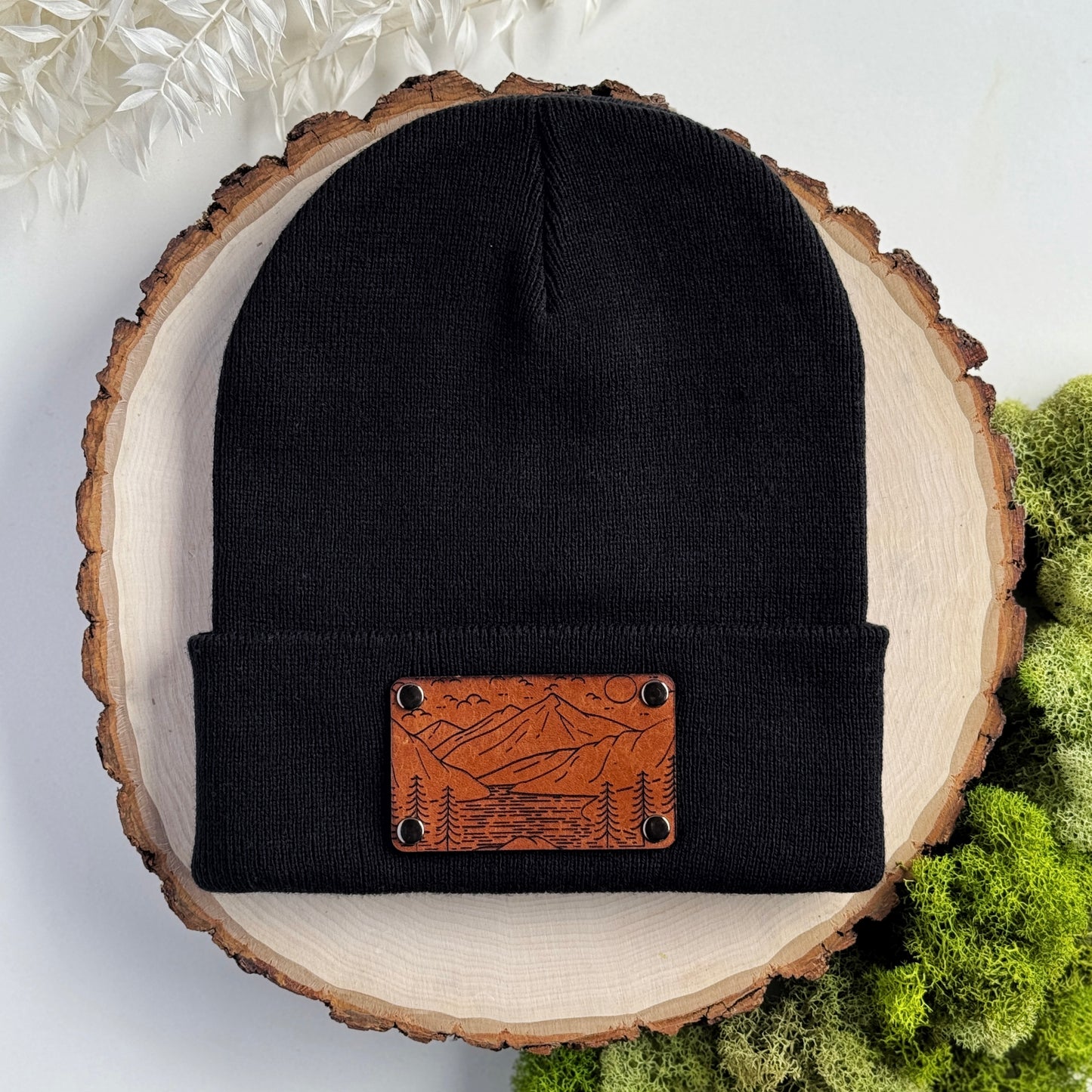 Rivers & Ridges beanie with snap on/off leather patch