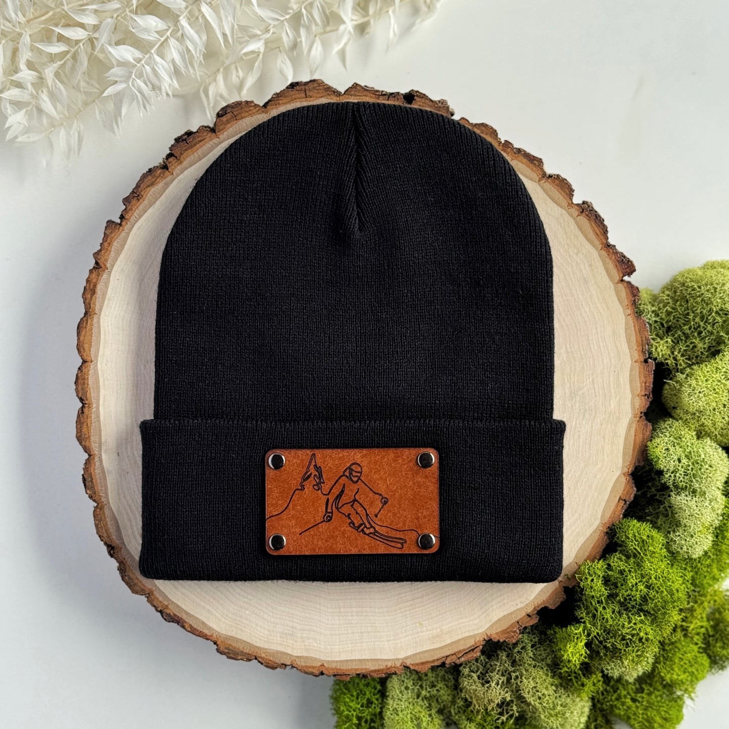 Skier beanie with snap on/off leather patch