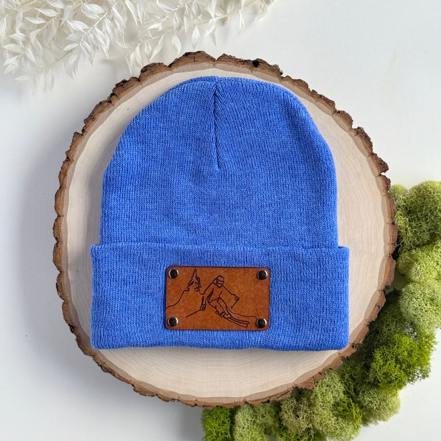 Skier beanie with snap on/off leather patch