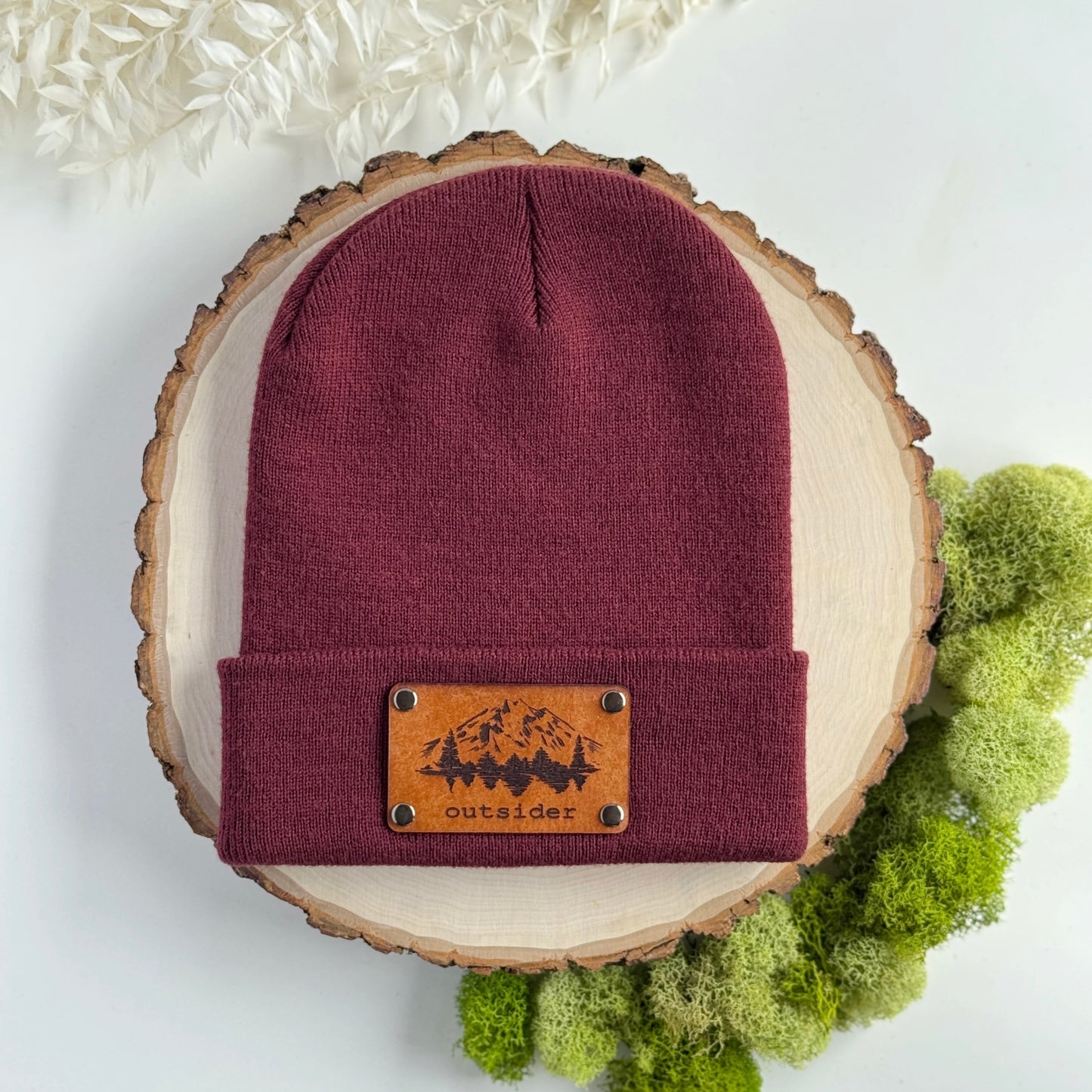 Outsider beanie with snap on/off leather patch