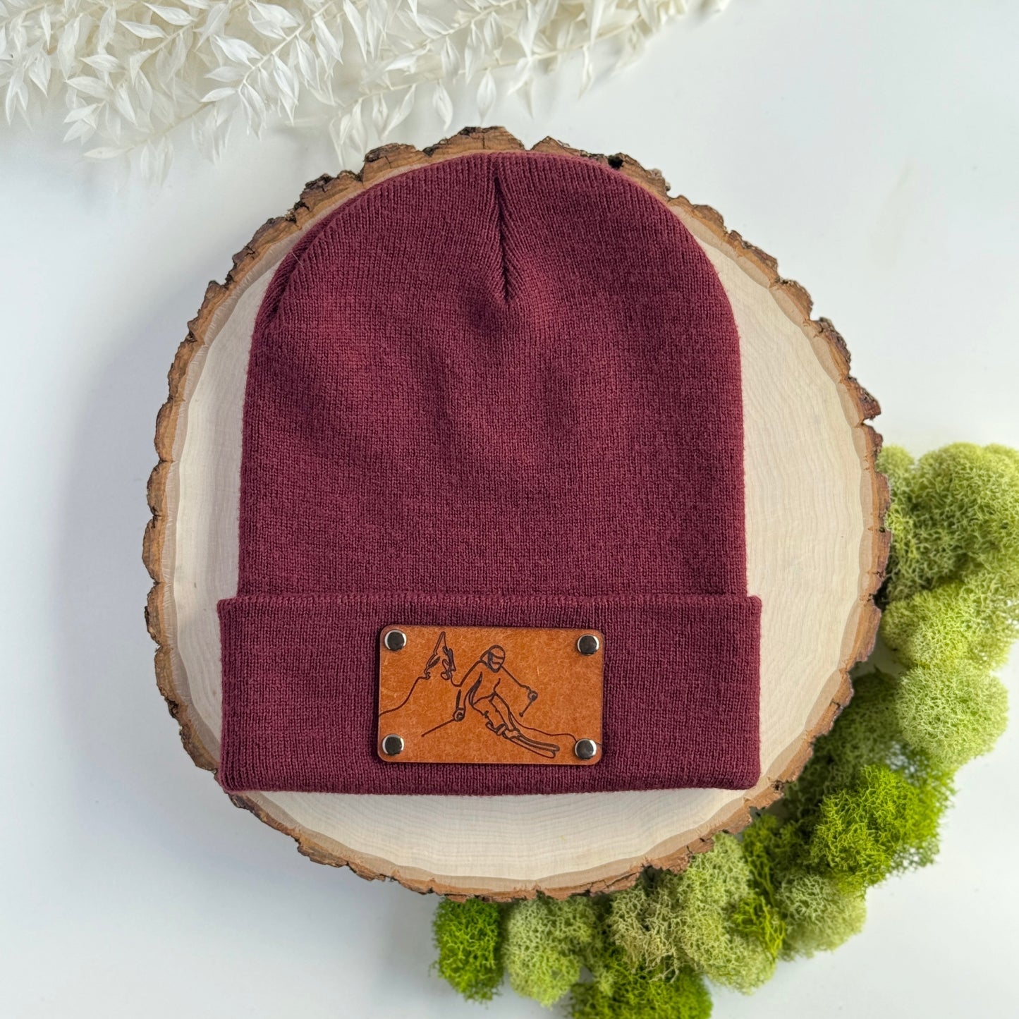 Skier beanie with snap on/off leather patch