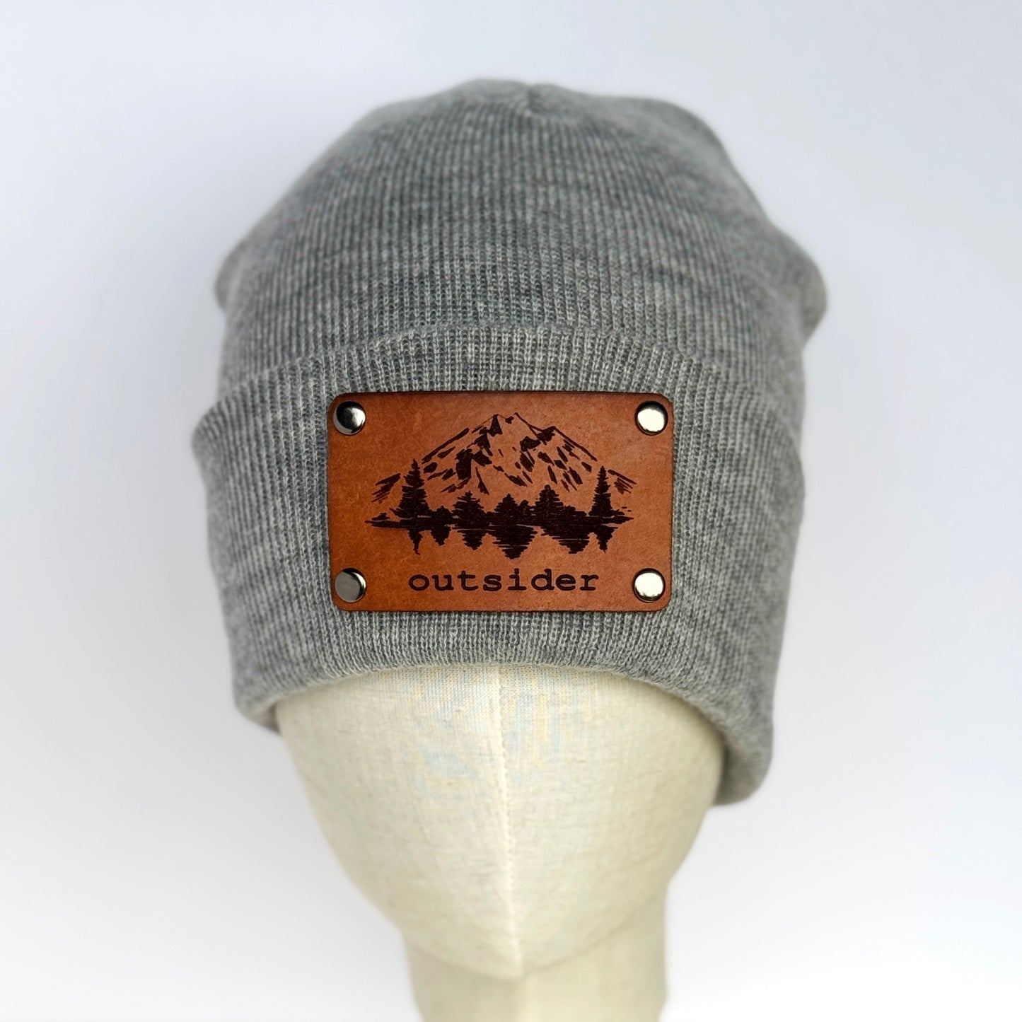 Outsider beanie with snap on/off leather patch